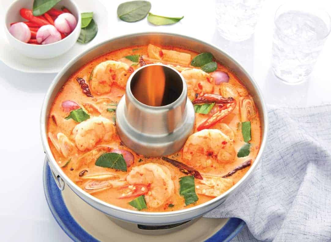 Có những loại gia vị nào thường được sử dụng trong lẩu hải sản chua cay kiểu Thái?
